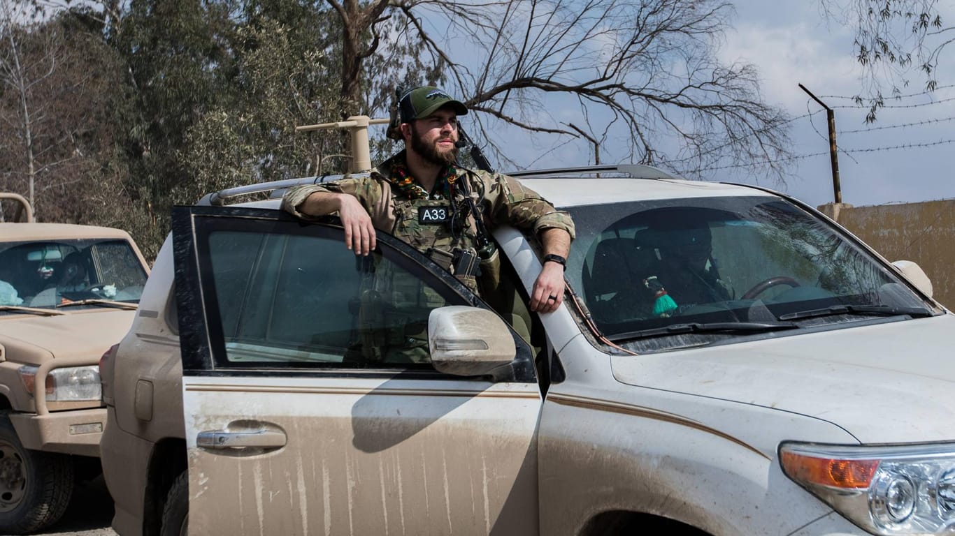 Ein US-Soldat in Rakka in Syrien: Die USA planen alle Soldaten aus dem Krisenland abzuziehen.
