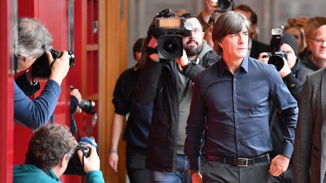 Bundestrainer Löw droht ohne Gruppensieg 2020 eine Hammergruppe bei der EM. Bundestrainer Löw droht ohne Gruppensieg 2020 eine Hammergruppe bei der EM.