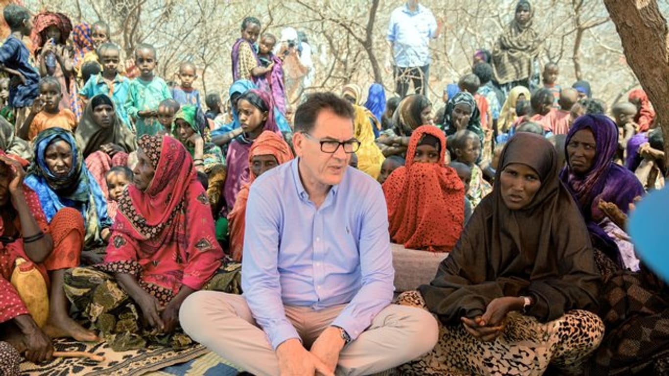 Entwicklungsminister Gerd Müller bei einem Besuch in der von Dürre und Hunger geplagten Somali-Region in Äthiopien im April 2017.