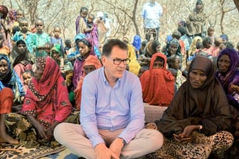 Entwicklungsminister Gerd Müller bei einem Besuch in der von Dürre und Hunger geplagten Somali-Region in Äthiopien im April 2017.