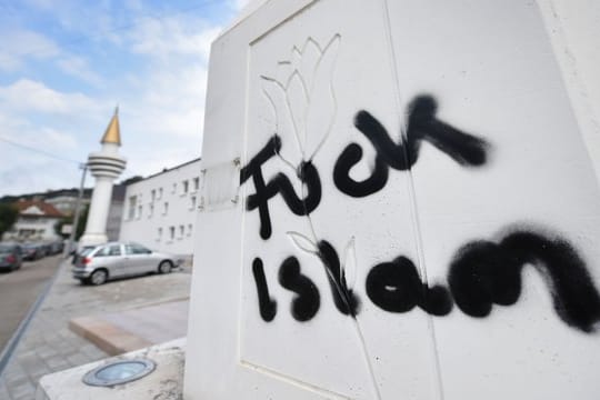 Islamfeindliche Parole auf einem Minarett der Ditib-Moschee in Schwäbisch Gmünd.