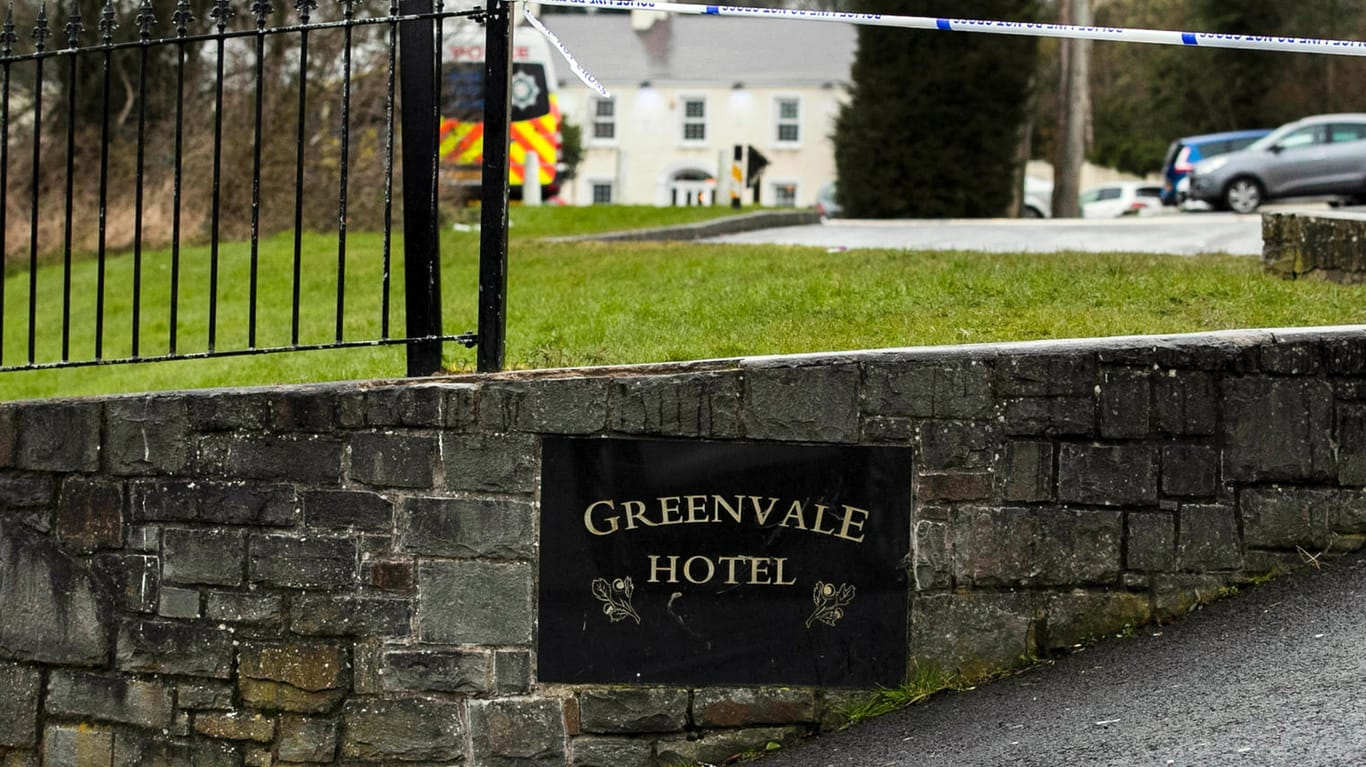 Die Einfahrt des "Greenvale Hotel" in Cookstown, Nordirland: Eine große Gruppe soll versucht haben, noch in den Klub des Hotels zu kommen.