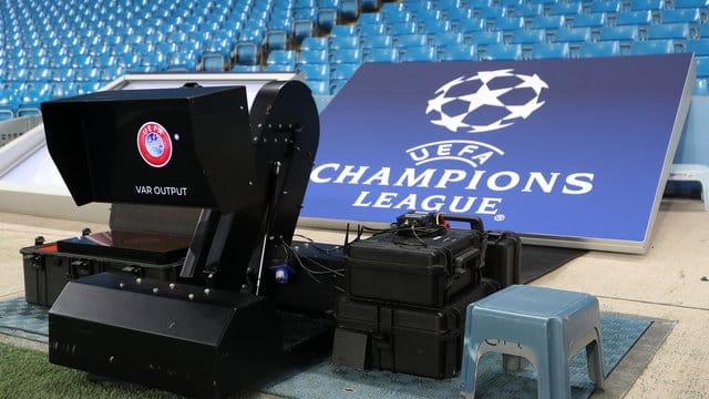 UEFA und ECA diskutieren angeblich über eine Reform der Champions League ab 2024. UEFA und ECA diskutieren angeblich über eine Reform der Champions League ab 2024.