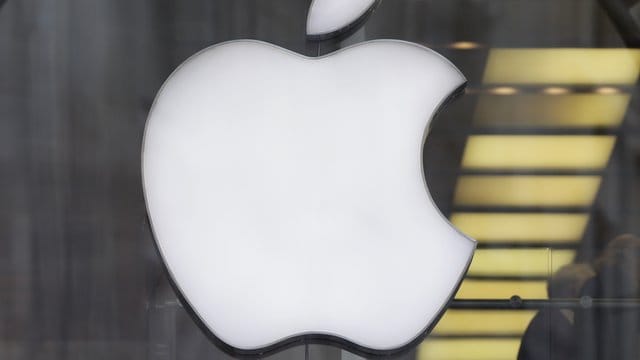 Das Hardware-Geschäft von Apple hatte zuletzt geschwächelt, vor allem weil der Absatz in China geradezu eingebrochen war. Das Hardware-Geschäft von Apple hatte zuletzt geschwächelt, vor allem weil der Absatz in China geradezu eingebrochen war.