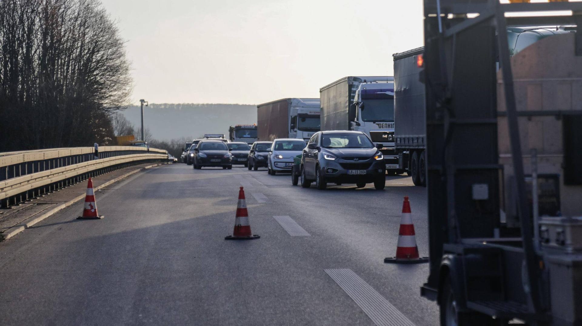 Sperrung auf der A81 in Richtung Stuttgart: Die Autobahn musste in Richtung Stuttgart zunächst komplett gesperrt werden.