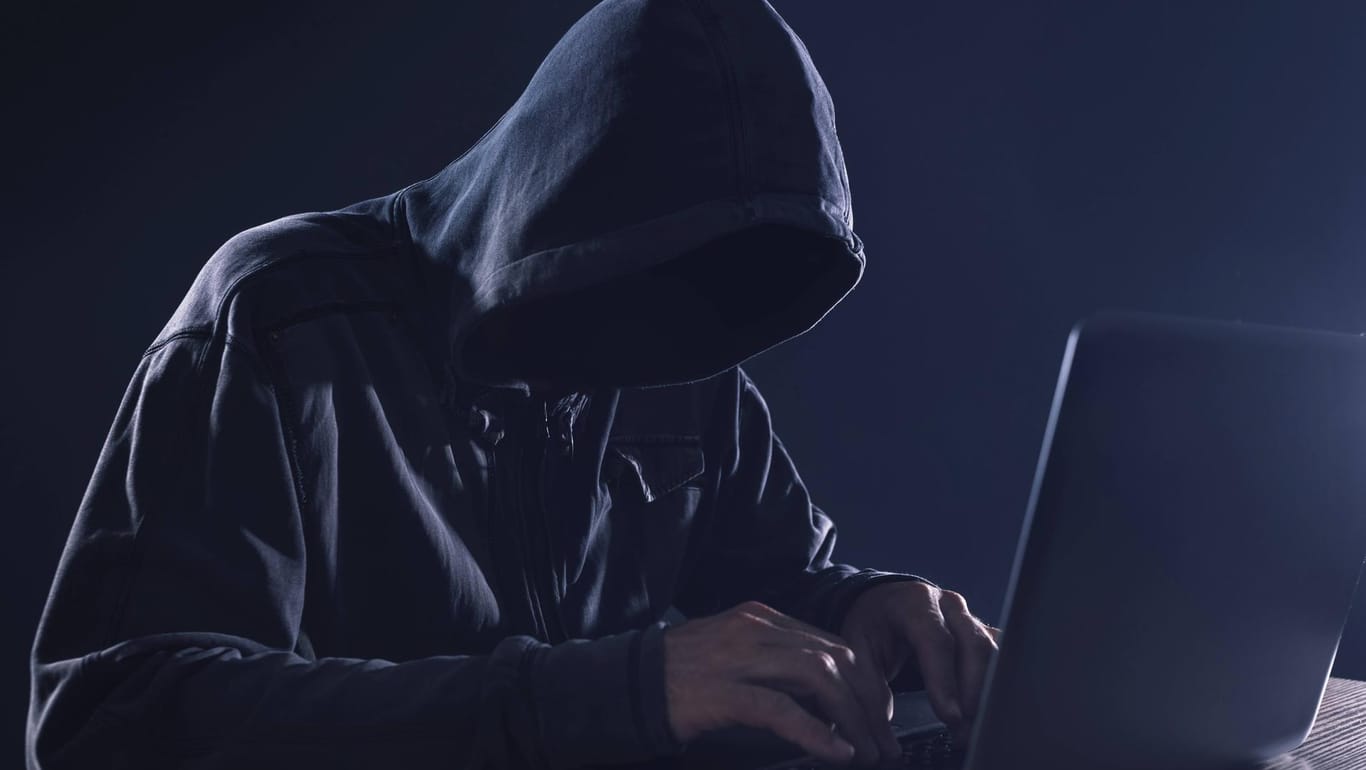 Computer-Hacker (Symbolbild): Dreiste Betrüger versuchen aus dem Terroranschlag in Christchurch Profit zu schlagen.