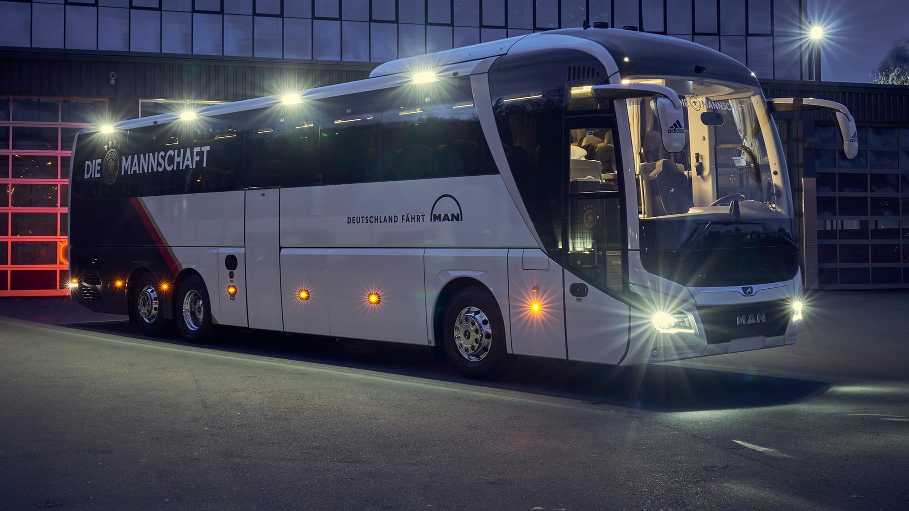 High Tech: Der neue Mannschaftsbus der DFB-Elf.