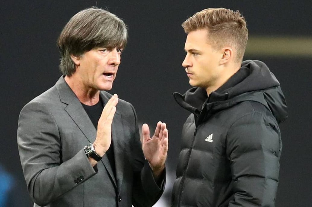 Der Trainer und sein künftiger Kapitän? Jogi Löw mit Joshua Kimmich beim 3:0 gegen Russland im November.