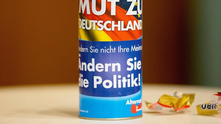 Spendenbox der AfD: Einige User finden die Broschüre der Partei in Bautzen "geschmacklos".