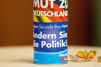 Spendenbox der AfD: Einige User finden die Broschüre der Partei in Bautzen "geschmacklos".