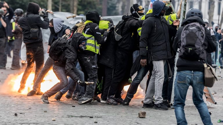 Unruhen nach "Gelbwesten"-Protesten in Frankreich: Neue Kundgebungen sind für den kommenden Samstag angekündigt.