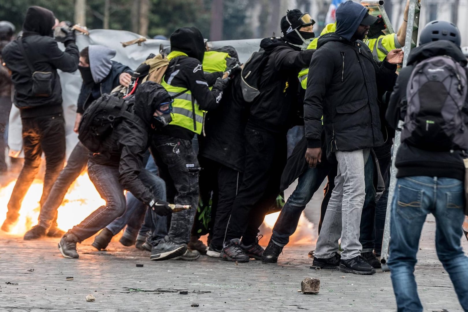 Unruhen nach "Gelbwesten"-Protesten in Frankreich: Neue Kundgebungen sind für den kommenden Samstag angekündigt.