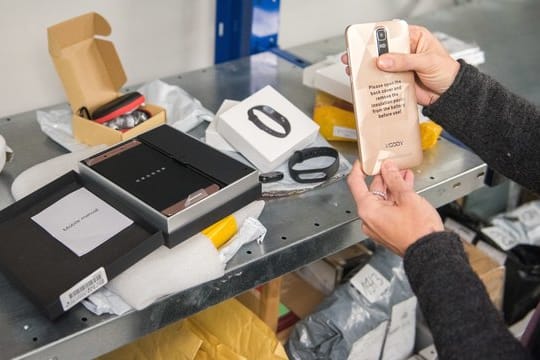 Der Zoll prüft Warensendungen: Fehlt etwa die CE-Kennzeichnung, wird ein Produkt zurückgehalten.