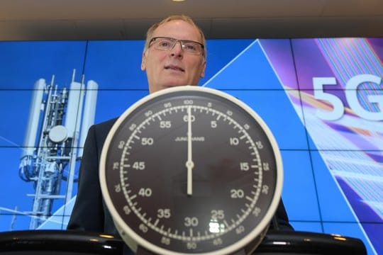 Jochen Homann, Präsident der Bundesnetzagentur, vor dem Start der 5G-Mobilfunkauktion in Mainz.