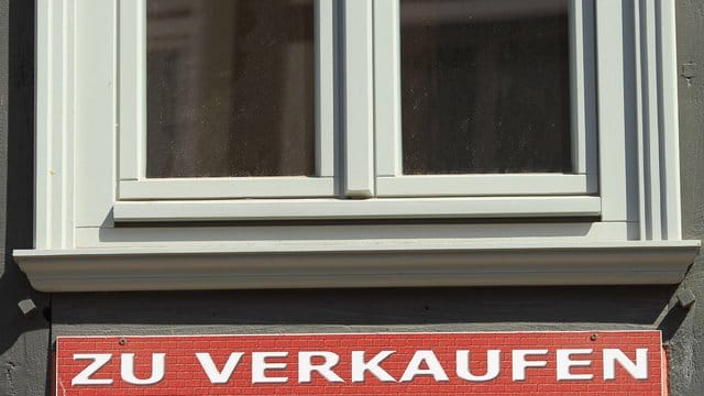 Als die Tochter mit ihrem Freund ins eigene Haus zieht, lassen sich die Eltern nicht lumpen. Als die Tochter mit ihrem Freund ins eigene Haus zieht, lassen sich die Eltern nicht lumpen.