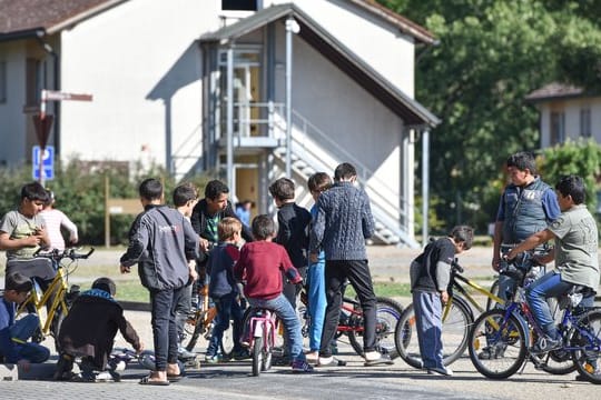 Flüchtlingskinder spielen in einer Unterkunft in Heidelberg.