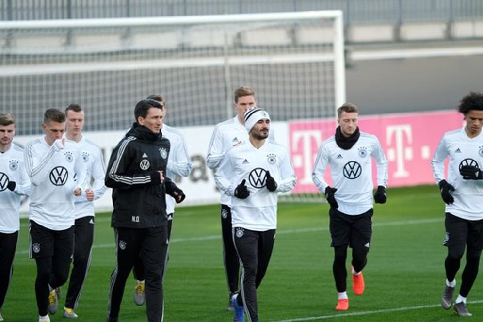 Die deutschen Nationalspieler trainieren in der Wolfsburger Arena.