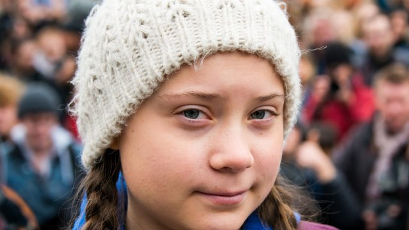 Die Klimaaktivistin Greta Thunberg wird mit einer Goldenen Kamera geehrt.