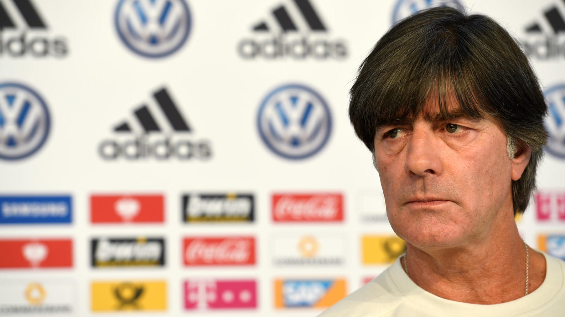 Joachim Löw auf der Pressekonferenz vor dem Serbien-Spiel.