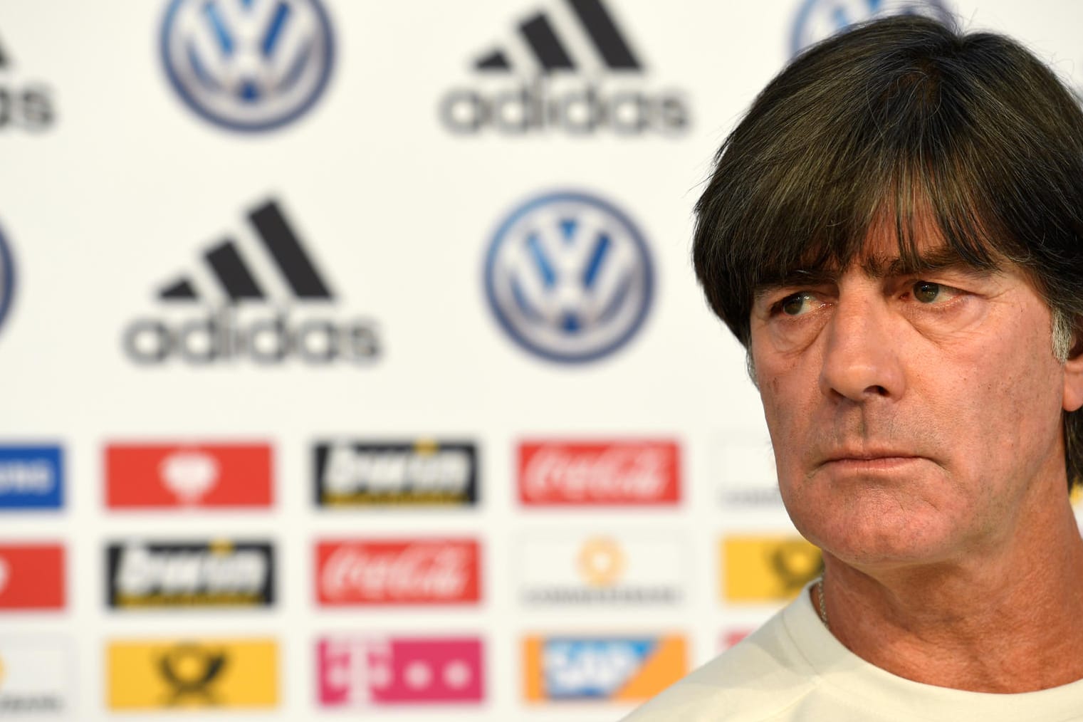 Joachim Löw auf der Pressekonferenz vor dem Serbien-Spiel.