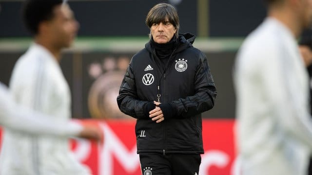 Im Umbruch steht gerade Bundestrainer Löw im Fokus der öffentlichen Wahrnehmung. Im Umbruch steht gerade Bundestrainer Löw im Fokus der öffentlichen Wahrnehmung.
