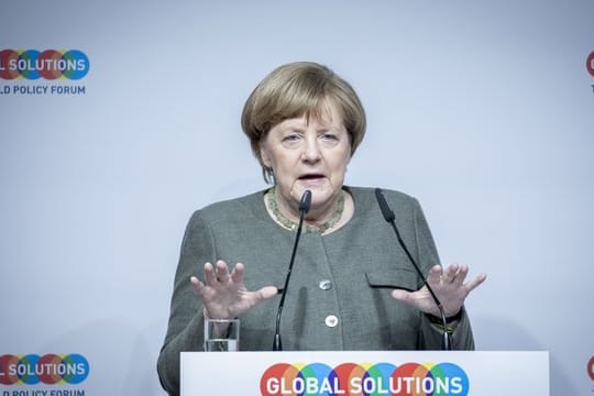 Die Antwort der Kanzlerin auf die Kritik des amerikanischen Botschafters Richard Grenell am Haushalt der Bundesregierung brauchte nicht lange.