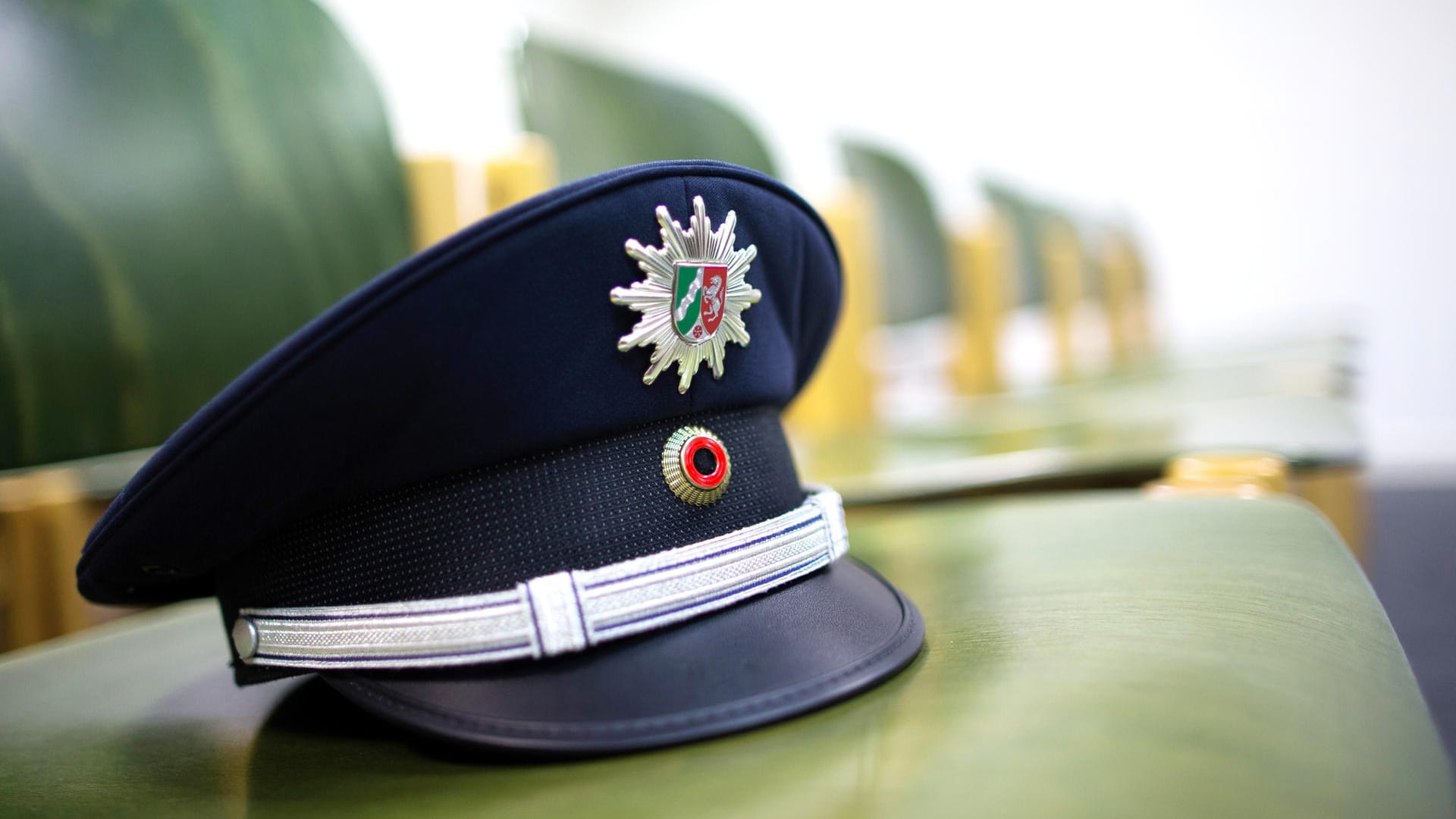 Ermittlungen in NRW: Bei den Untersuchungen zum Polizeiskandal von Lügde hat das NRW-Innenministerium nun einen weiteren Fall aufgedeckt. (Symbolfoto) Ermittlungen in NRW: Bei den Untersuchungen zum Polizeiskandal von Lügde hat das NRW-Innenministerium nun einen weiteren Fall aufgedeckt. (Symbolfoto)