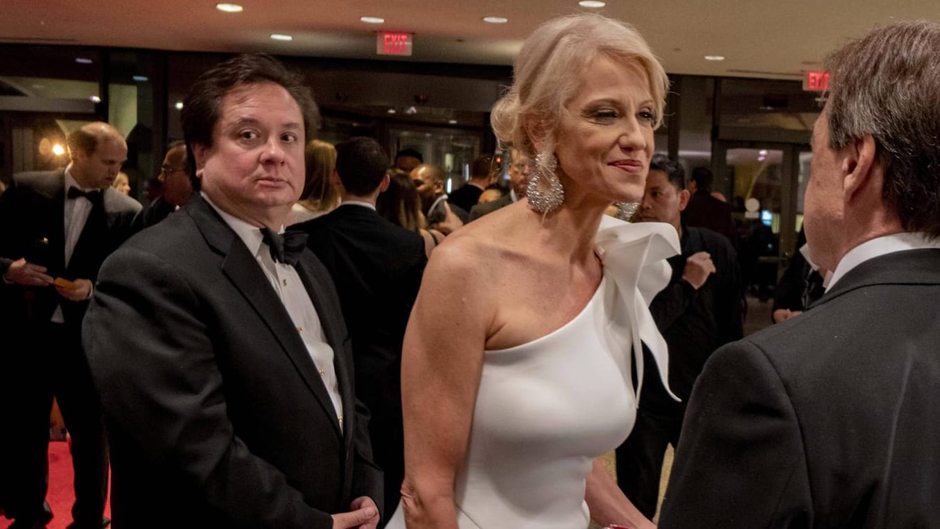 George und Kellyanne Conway: Der Anwalt und die Trump-Beraterin streiten immer wieder öffentlich über den US-Präsidenten. George ist im Gegensatz zu seiner Frau ein strenger Kritiker.