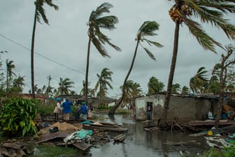 Der Sturm "Idai" richtet in Mosambik große Schäden an. Durch die Wassermassen sind in den betroffenen Regionen immer noch tausende Menschen in Lebensgefahr.