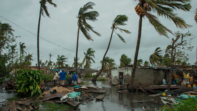 Der Sturm "Idai" richtet in Mosambik große Schäden an. Durch die Wassermassen sind in den betroffenen Regionen immer noch tausende Menschen in Lebensgefahr.