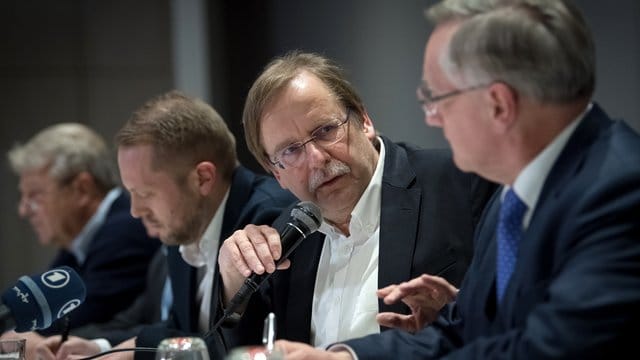In Landsberg fand ein Treffen von Vertretern der Regionalverbände Bayern, Nord und Nordost zur Regionalliga-Reform statt. In Landsberg fand ein Treffen von Vertretern der Regionalverbände Bayern, Nord und Nordost zur Regionalliga-Reform statt.