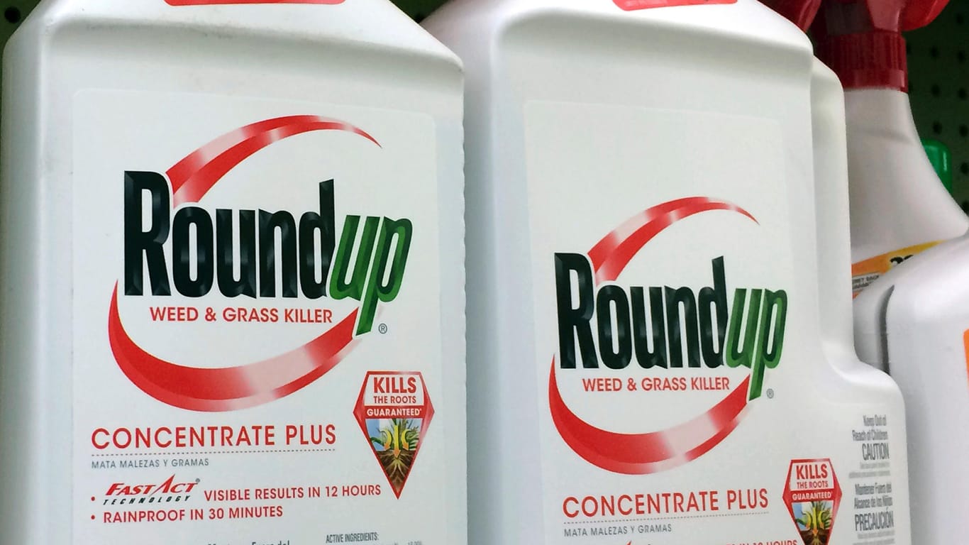 Ein Behälter mit Roundup, einem Unkrautvernichter von Monsanto: In einem Glyphosat-Prozess musste Bayer-Tochter Monsanto eine weitere Niederlage einstecken.