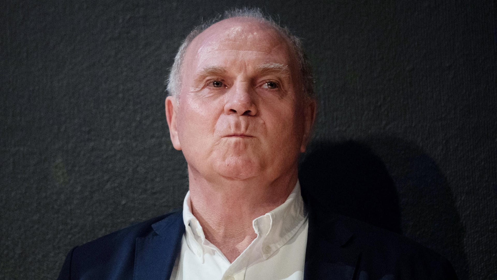 Uli Hoeneß: Der Präsident des FC Bayern München äußert sich zur Transferpolitik seines Klubs.