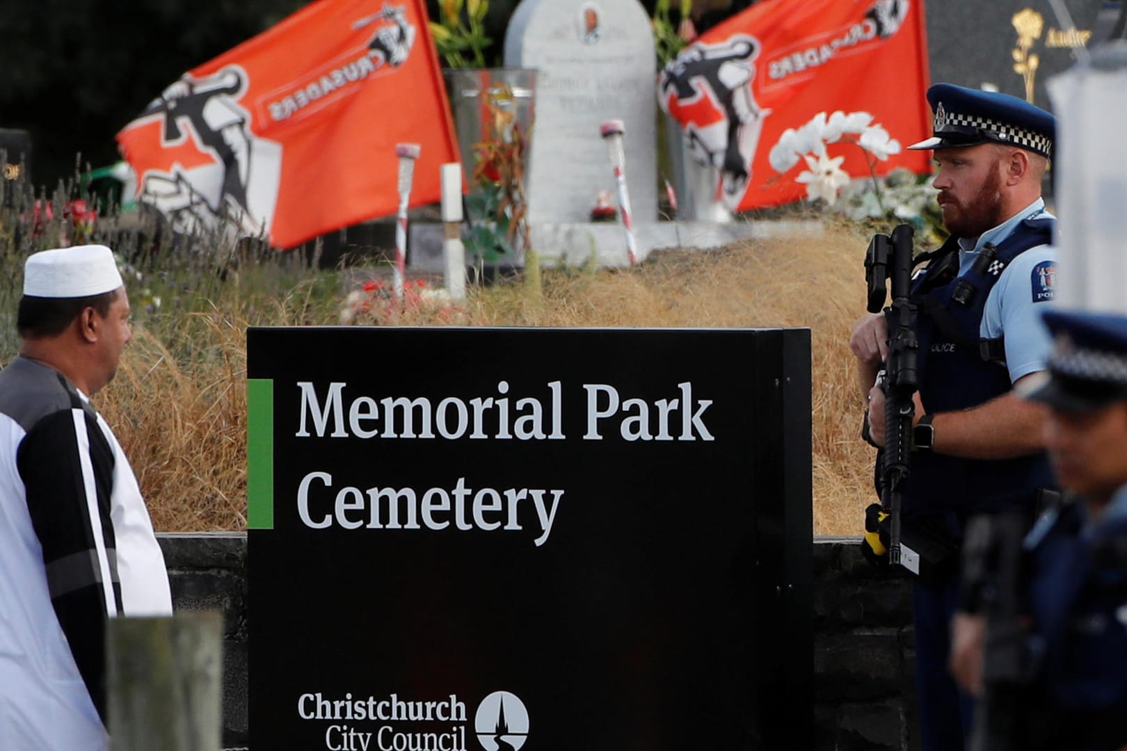 Trauernde auf dem Weg zum Friedhof in Christchurch: Die Beisetzungen der 50 Todesopfer nach der Attacke in Neuseeland haben begonnen.
