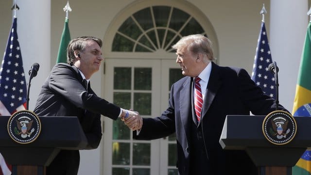 Brasiliens Präsident Jair Bolsonaro (l) während seines Treffens mit Donald Trump. Brasiliens Präsident Jair Bolsonaro (l) während seines Treffens mit Donald Trump.