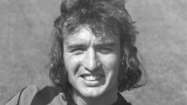 Karl-Heinz Mrosko 1972 beim offiziellien Fototermin von Hannover 96. Karl-Heinz Mrosko 1972 beim offiziellien Fototermin von Hannover 96.