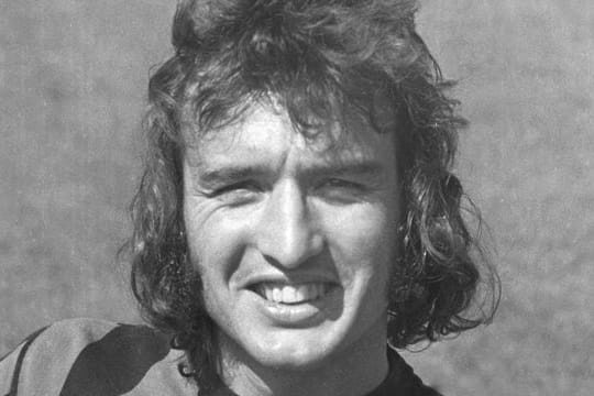 Karl-Heinz Mrosko 1972 beim offiziellien Fototermin von Hannover 96.
