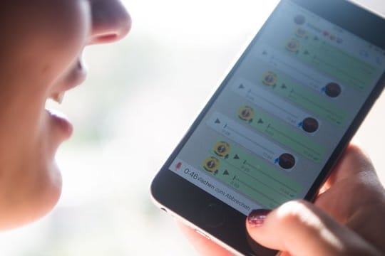 Als größten Vorteil von Sprachnachrichten sieht mehr als jeder Zweite (56 Prozent) den geringeren Aufwand im Vergleich zum Tippen von Textnachrichten.