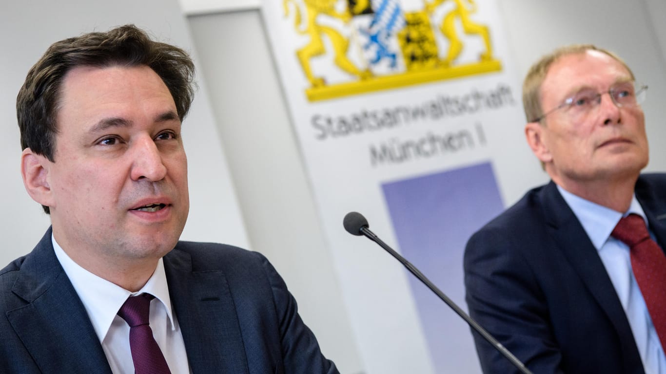 Geben Auskunft: Bayerns Justizminister Georg Eisenreich (l.) und Oberstaatsanwalt Hans Kornprobst.