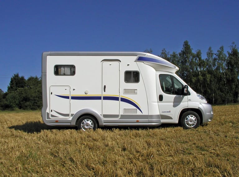 Klein, aber ganzjahrestauglich: Das Eura Mobil Terrestra T590 FB eignet sich auch zum Winter-Camping.