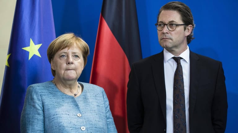 Angela Merkel und Verkehrsminister Andreas Scheuer: Die Kanzlerin zieht Verantwortung an sich.