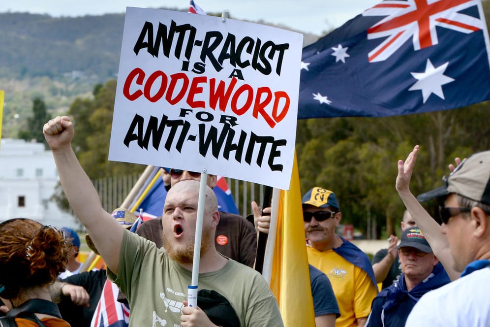 Demonstranten auf einer von Pegida inspirierten Kundgebung: Das Attentat von Christchurch hat eine Rassismus-Debatte im Heimatland des Täters ausgelöst. Das Problem sei kein neues, sagt der Staatschef.