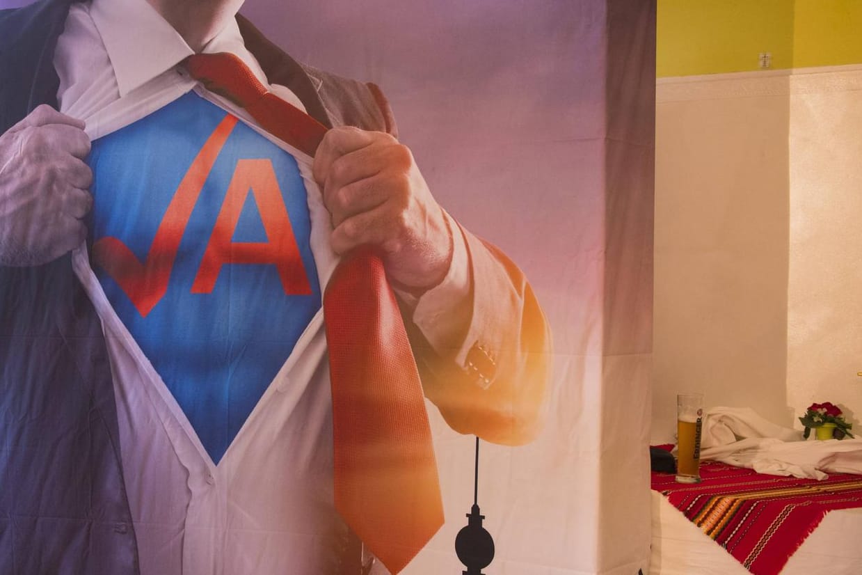 Werbeplakat der Jungen Alternative 2017: Ein ehemaliger Vorstand der AfD-Jugendorganisation in Hessen steht bald vor Gericht. Im Vorfeld wurde nun ein Zeuge überfallen.
