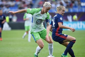 Traf für den VfL Wolfsburg in Lyon: Nilla Fischer (l).
