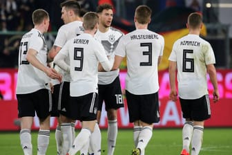 Die deutsche Elf im Spiel gegen Serbien.