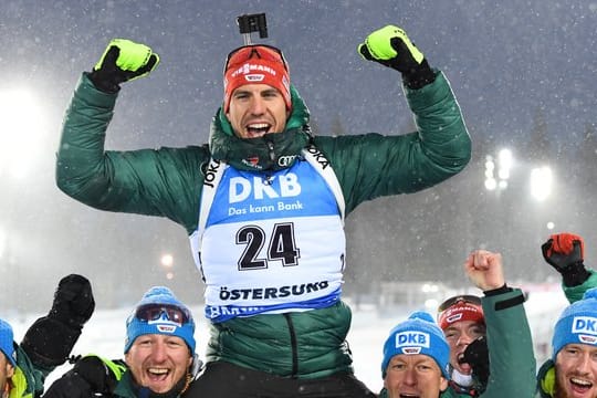 Arnd Peiffer feiert sein WM-Gold in Österreich.