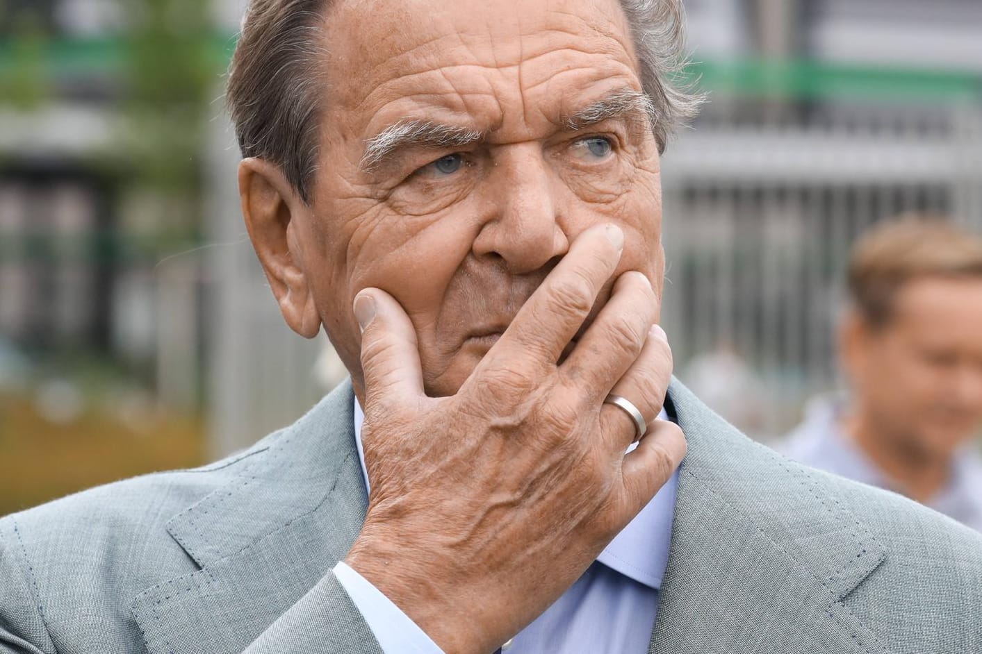 Altkanzler Gerhard Schröder (Archivbild): Der Haushaltsausschuss des Bundestags schlägt Änderungen bei der Versorgung früherer Amtsträger vor.