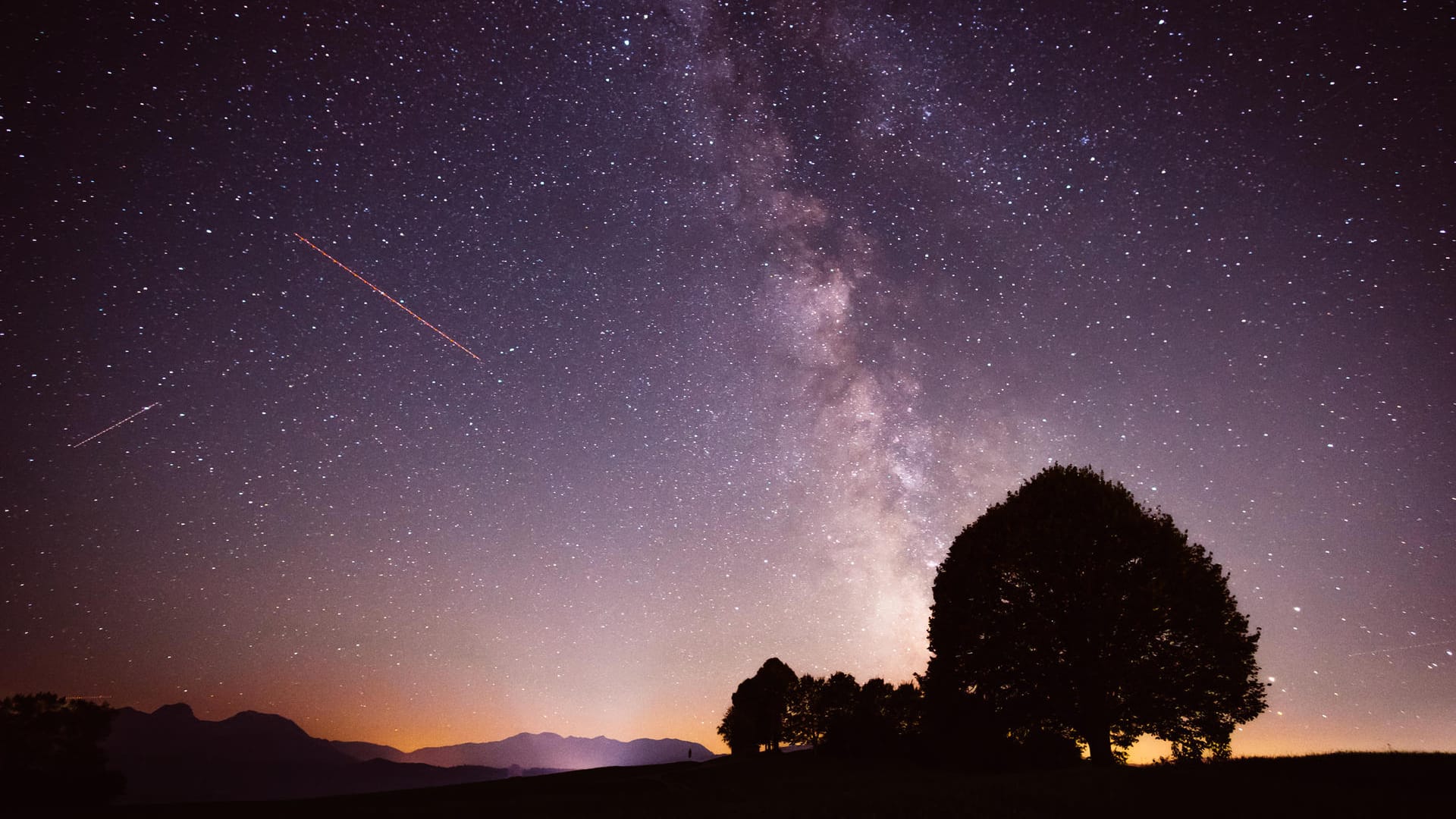 Sternenhimmel: Auch im April sind einige Sternkonstellationen mit bloßem Auge sichtbar.