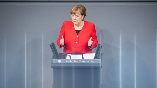 Angela Merkel bei ihrer Regierungserklärung zum bevorstehenden EU-Gipfel im Bundestag. Angela Merkel bei ihrer Regierungserklärung zum bevorstehenden EU-Gipfel im Bundestag.