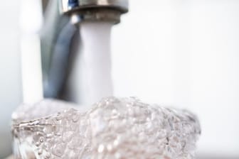 Leitungswasser ist gesund, günstig und ein idealer Durstlöscher.